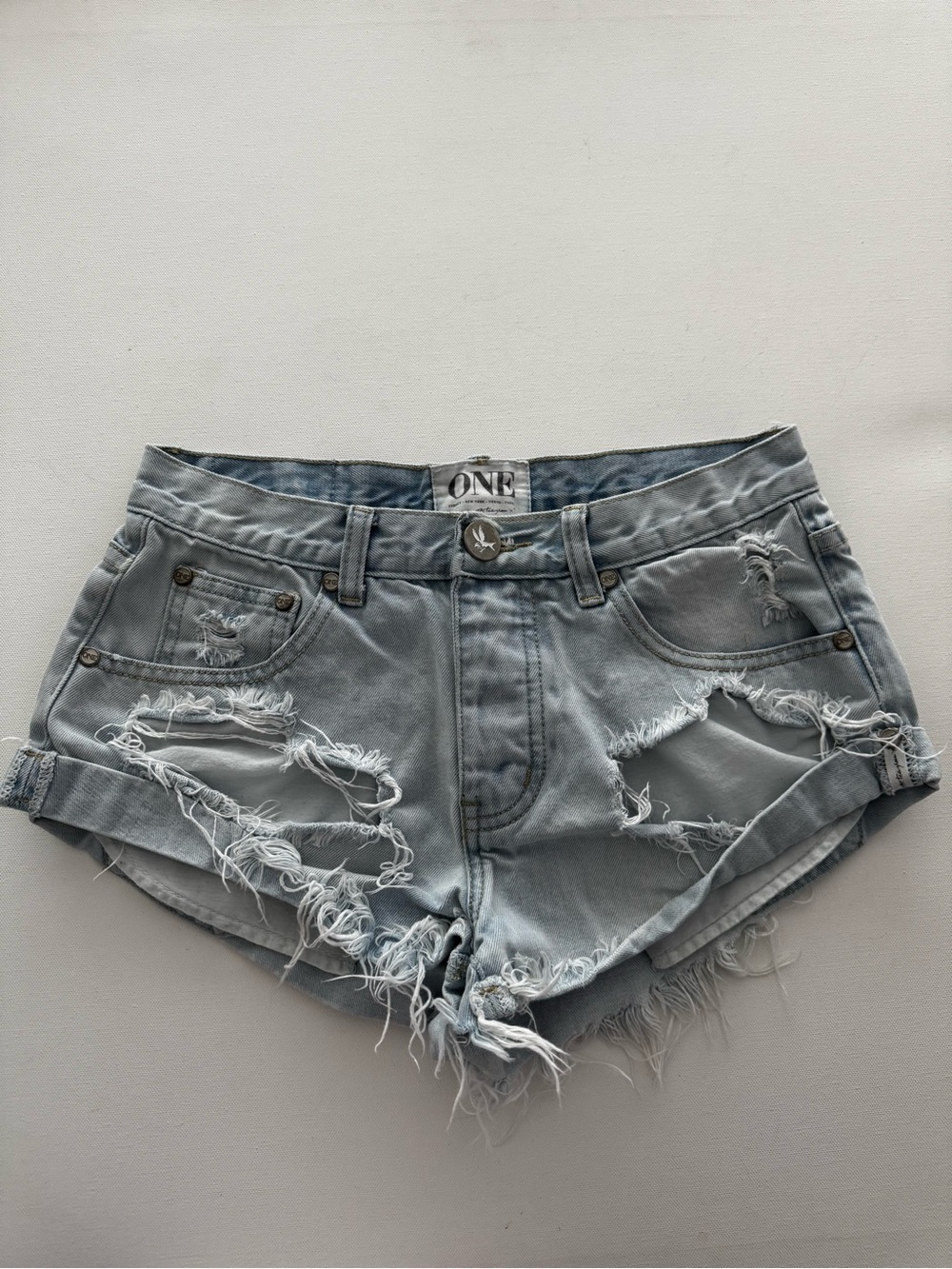 One Teaspoon Bandits Distressed Denim Shorts - Light Wash waist size 25